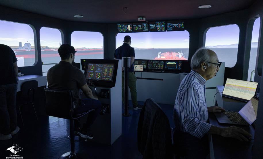 Porto de Paranaguá simula manobras para expansão da infraestrutura portuária