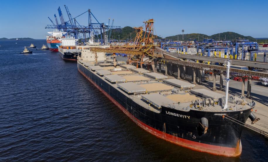 Porto de Paranaguá coloca em funcionamento tecnologia que reduz emissão de partículas no embarque de granéis