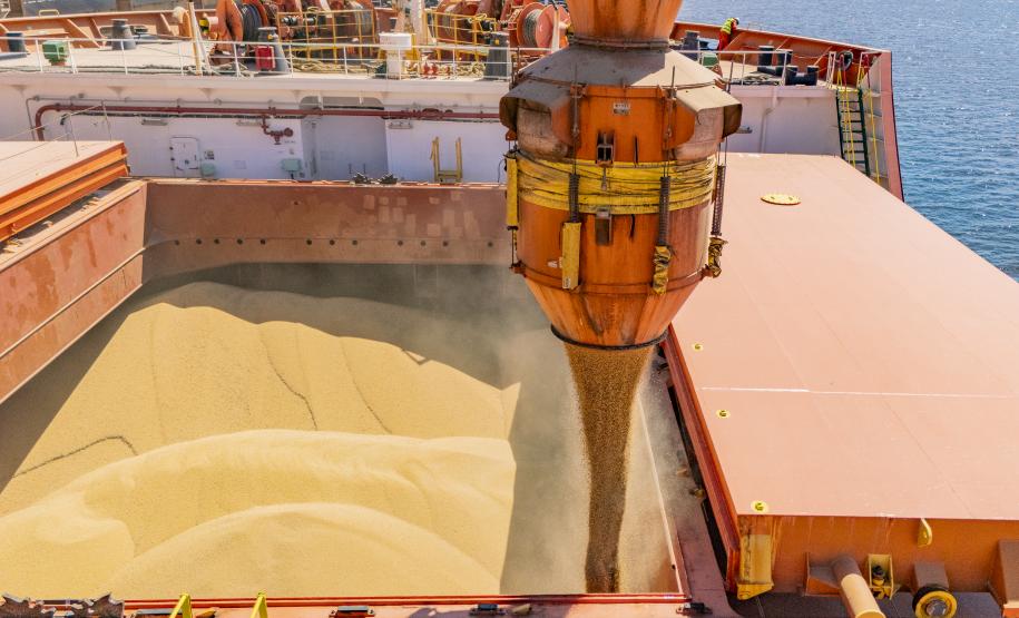 Porto de Paranaguá coloca em funcionamento tecnologia que reduz emissão de partículas no embarque de granéis