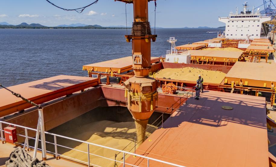 Porto de Paranaguá coloca em funcionamento tecnologia que reduz emissão de partículas no embarque de granéis