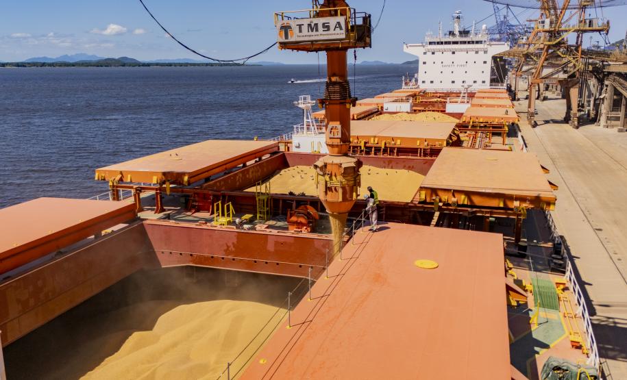 Porto de Paranaguá coloca em funcionamento tecnologia que reduz emissão de partículas no embarque de granéis