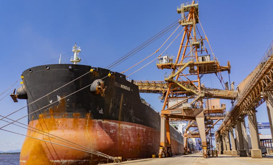 Porto de Paranaguá coloca em funcionamento tecnologia que reduz emissão de partículas no embarque de granéis