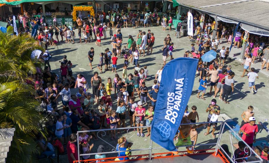 Mais de 1.500 kits são distribuídos em ação de Páscoa da Portos do Paraná