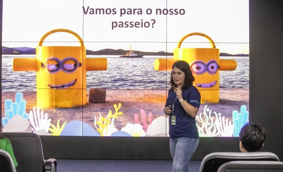 Porto Escola 2026 inicia com visitas de alunos ao cais em Paranaguá