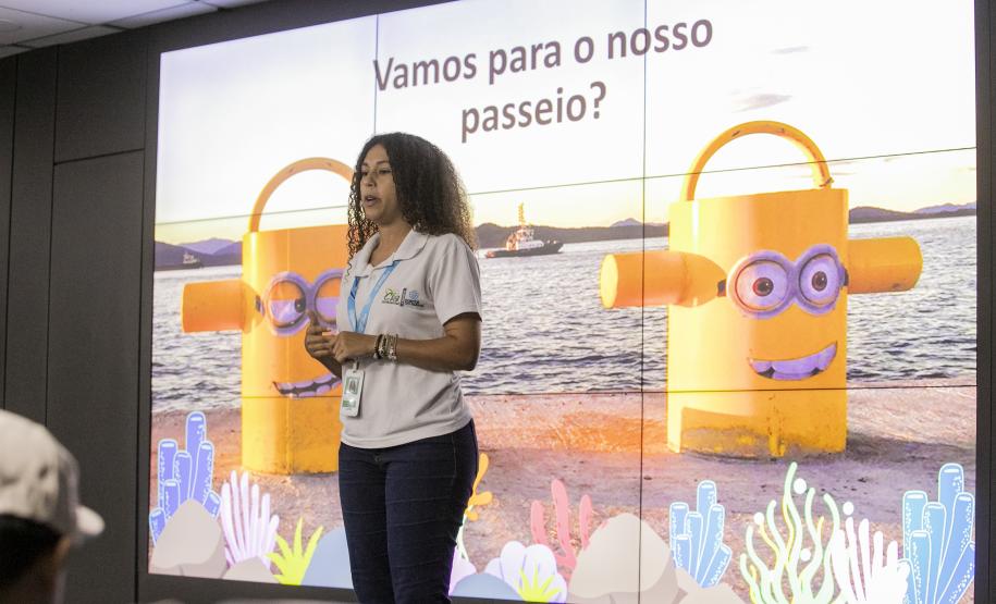 Porto Escola 2026 inicia com visitas de alunos ao cais em Paranaguá