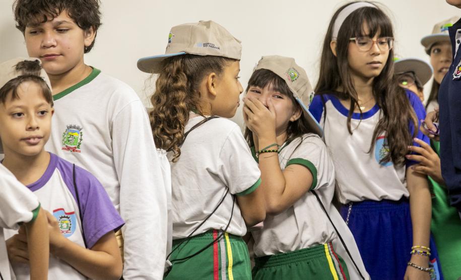 Porto Escola 2026 inicia com visitas de alunos ao cais em Paranaguá