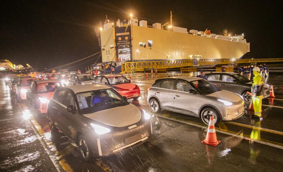 Porto de Paranaguá registra maior desembarque de veículos elétricos do Paraná