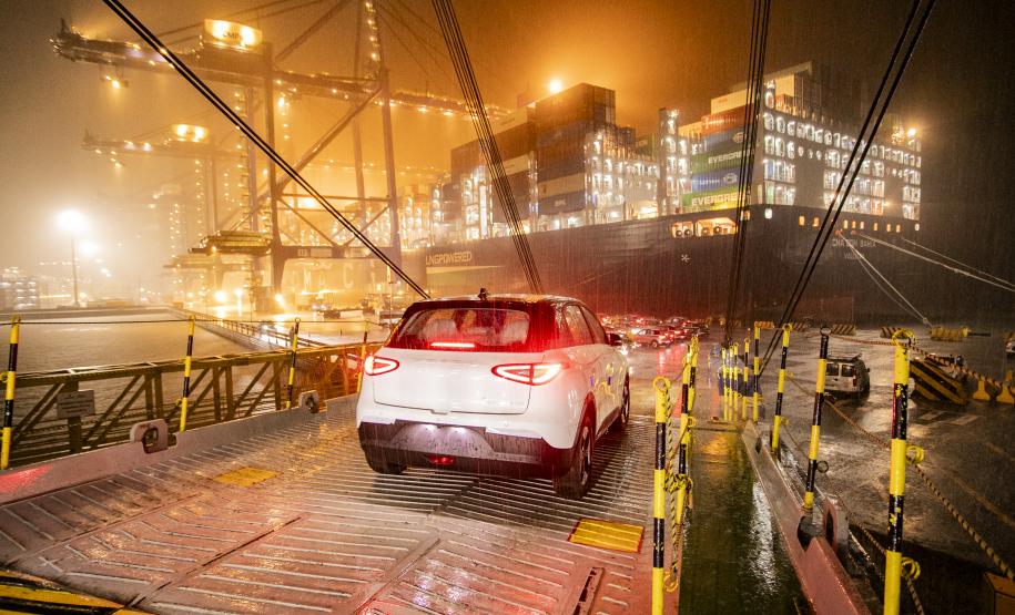 Porto de Paranaguá registra maior desembarque de veículos elétricos do Paraná