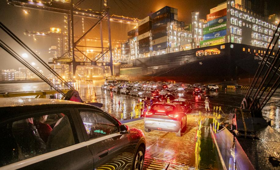 Porto de Paranaguá registra maior desembarque de veículos elétricos do Paraná