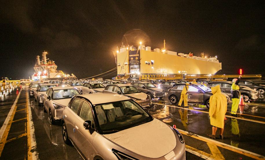 Porto de Paranaguá registra maior desembarque de veículos elétricos do Paraná