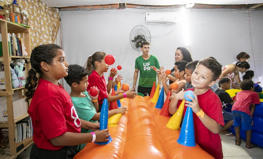 Mais de 1.500 kits são distribuídos em ação de Páscoa da Portos do Paraná