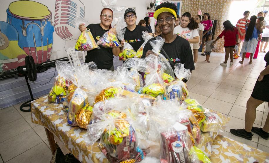 Mais de 1.500 kits são distribuídos em ação de Páscoa da Portos do Paraná