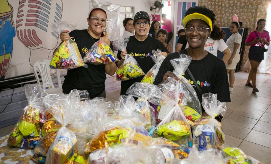 Mais de 1.500 kits são distribuídos em ação de Páscoa da Portos do Paraná