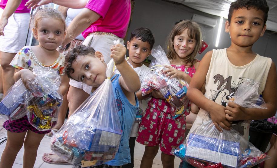 Mais de 1.500 kits são distribuídos em ação de Páscoa da Portos do Paraná