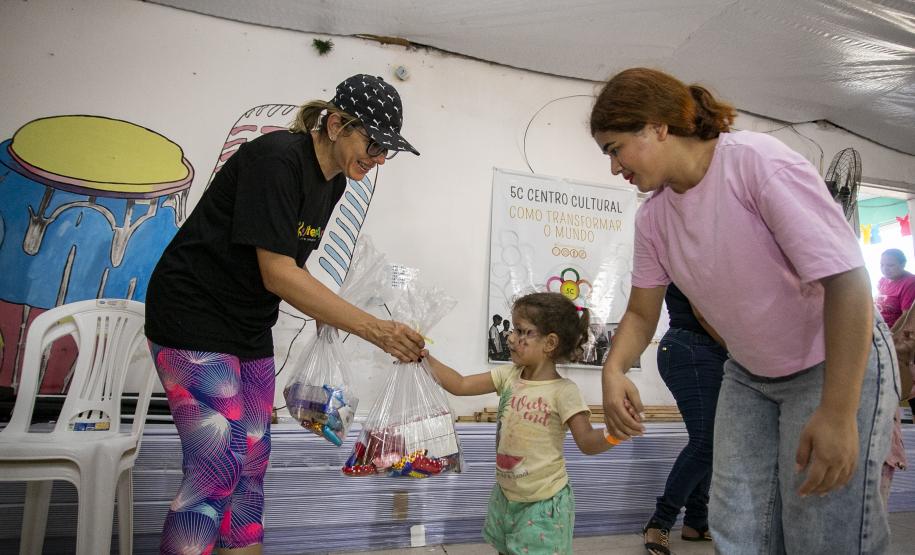 Mais de 1.500 kits são distribuídos em ação de Páscoa da Portos do Paraná