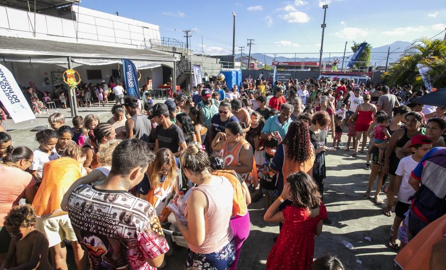 Mais de 1.500 kits são distribuídos em ação de Páscoa da Portos do Paraná