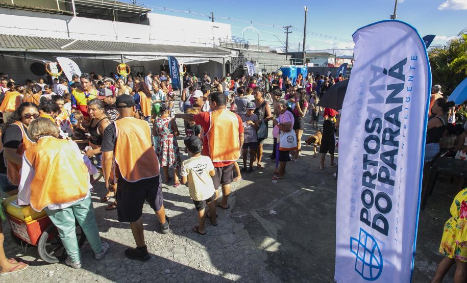 Mais de 1.500 kits são distribuídos em ação de Páscoa da Portos do Paraná