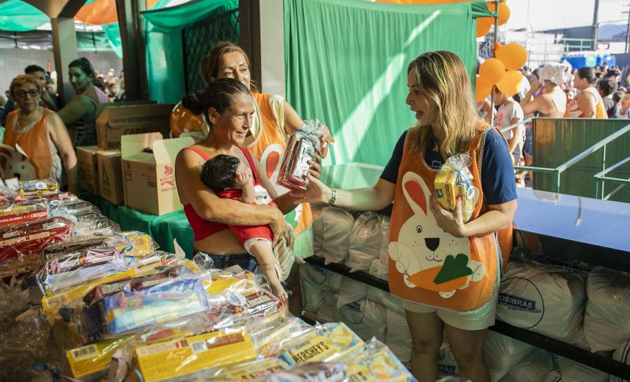 Mais de 1.500 kits são distribuídos em ação de Páscoa da Portos do Paraná