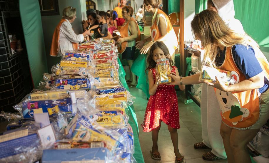 Mais de 1.500 kits são distribuídos em ação de Páscoa da Portos do Paraná