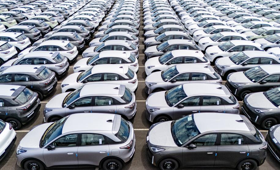 Porto de Paranaguá registra alta de 100% na movimentação de veículos em março