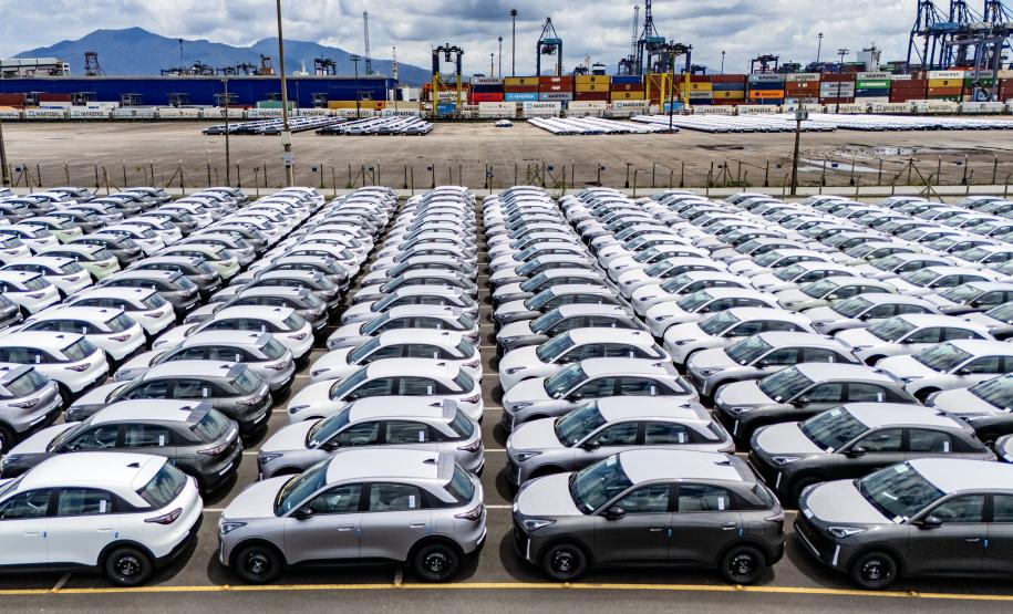 Porto de Paranaguá registra alta de 100% na movimentação de veículos em março