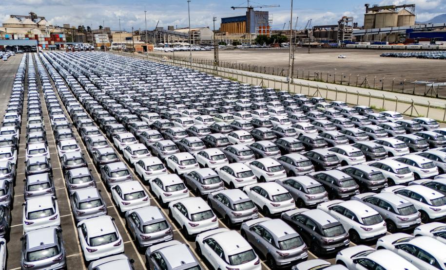 Porto de Paranaguá registra alta de 100% na movimentação de veículos em março