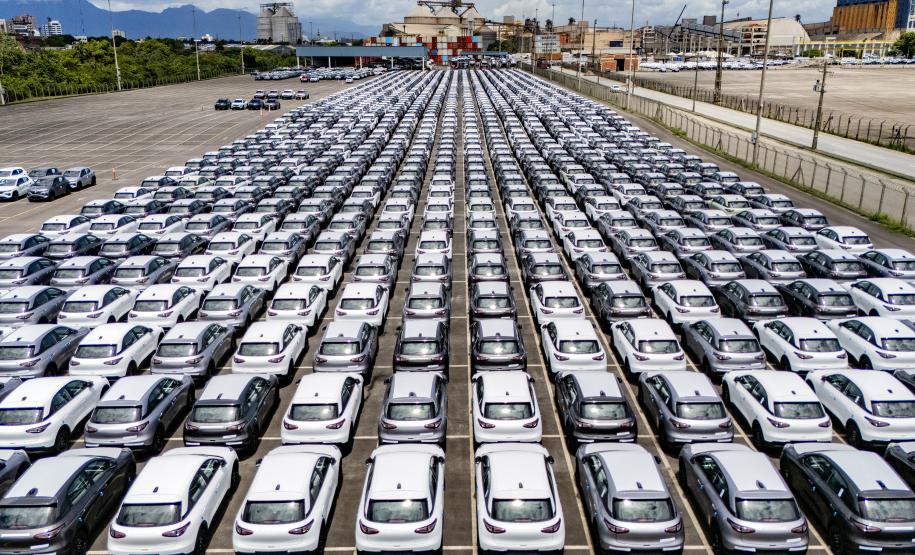 Porto de Paranaguá registra alta de 100% na movimentação de veículos em março