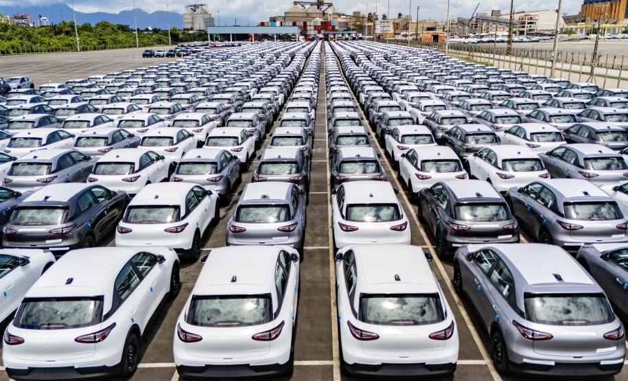 Porto de Paranaguá registra alta de 100% na movimentação de veículos em março