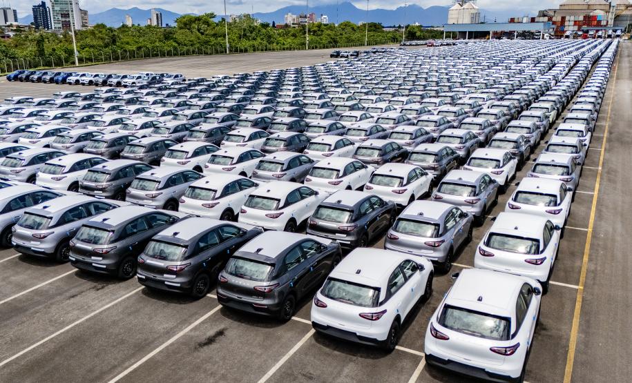 Porto de Paranaguá registra alta de 100% na movimentação de veículos em março