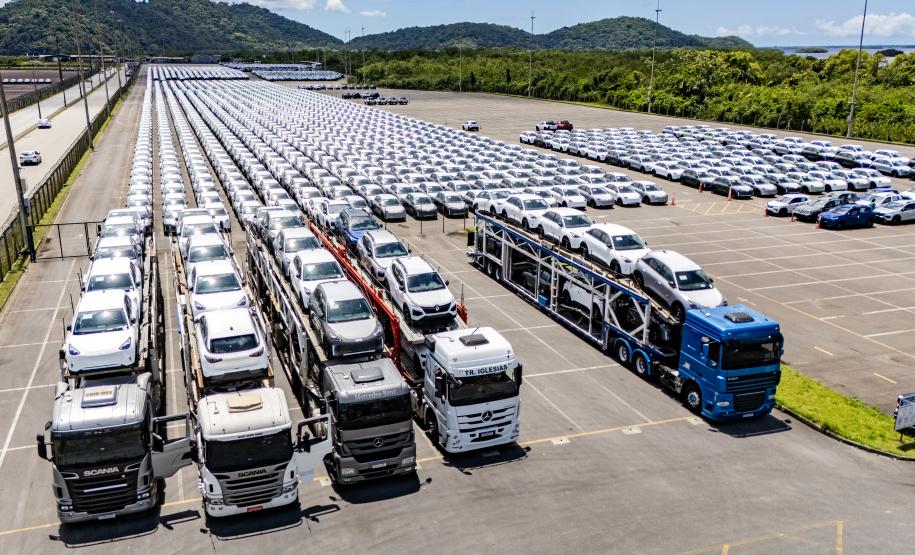 Porto de Paranaguá registra alta de 100% na movimentação de veículos em março
