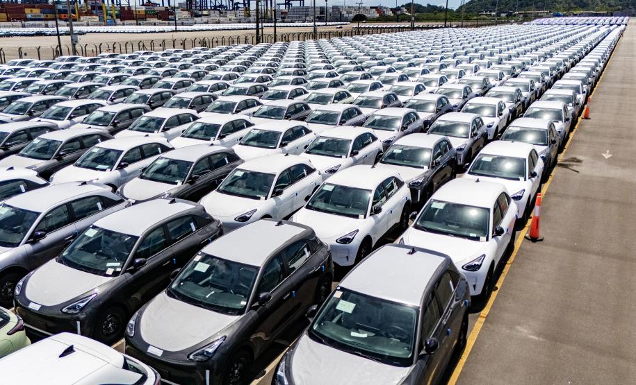 Porto de Paranaguá registra alta de 100% na movimentação de veículos em março