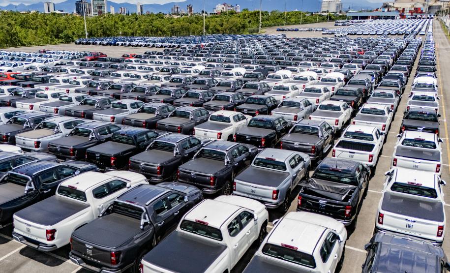 Porto de Paranaguá registra alta de 100% na movimentação de veículos em março