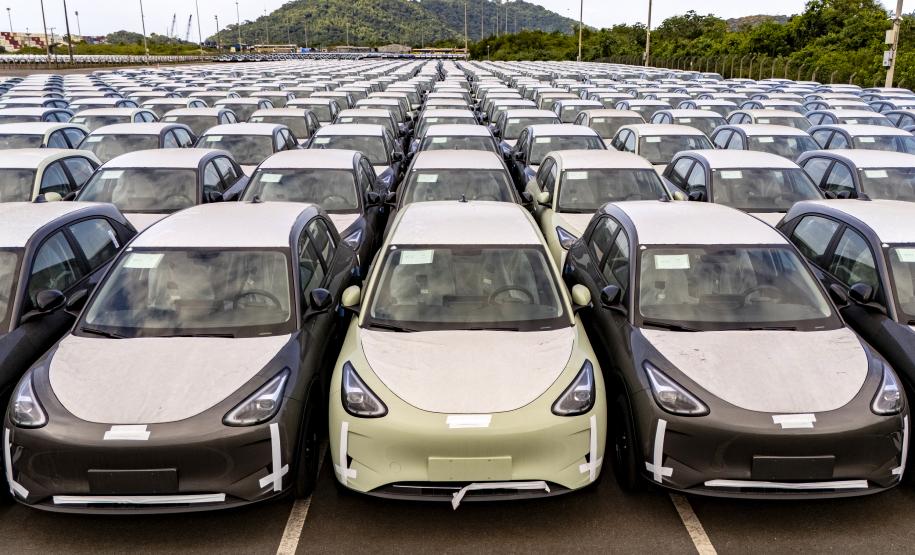 Porto de Paranaguá registra alta de 100% na movimentação de veículos em março