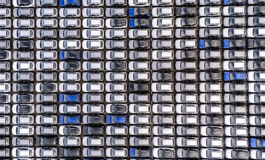 Porto de Paranaguá registra alta de 100% na movimentação de veículos em março