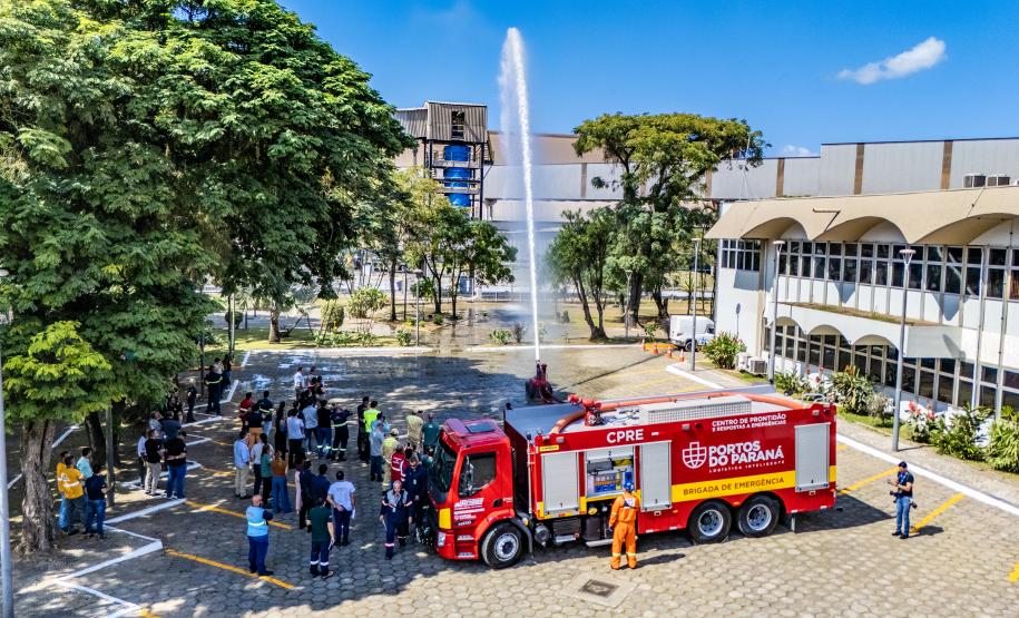 Robô de combate a incêndio é testado no Porto de Paranaguá