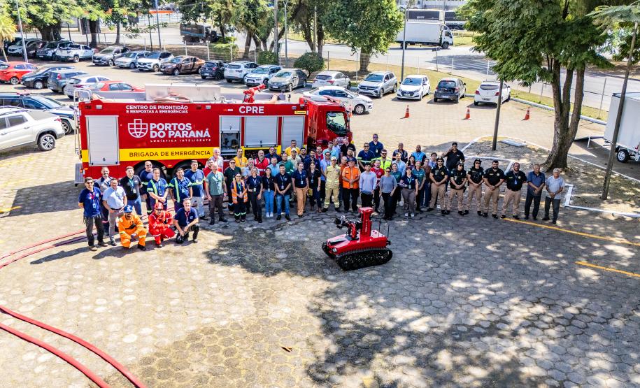Robô de combate a incêndio é testado no Porto de Paranaguá