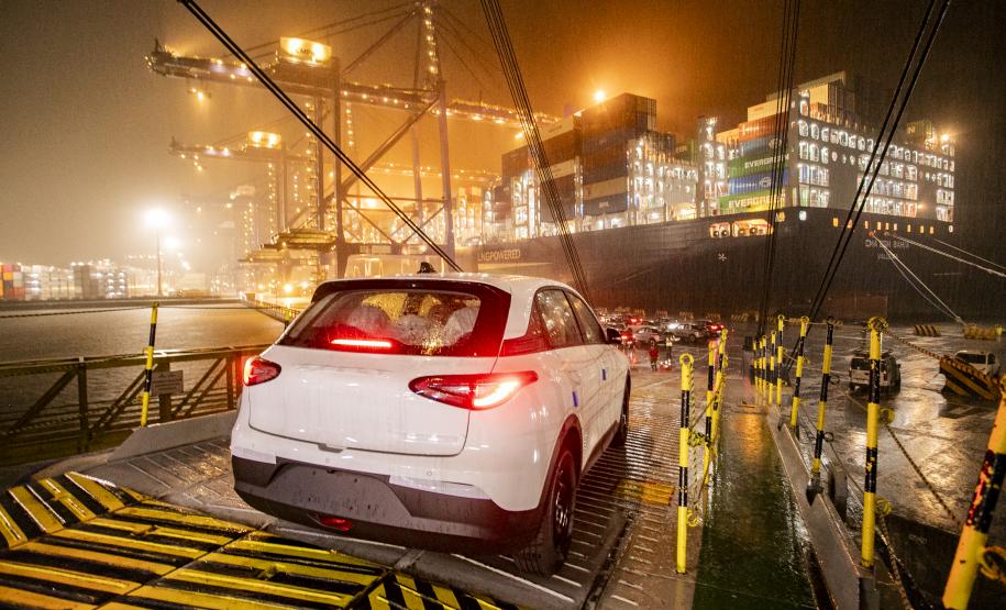 Porto de Paranaguá registra alta de 100% na movimentação de veículos em março