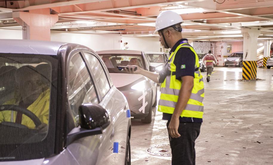 Porto de Paranaguá registra alta de 100% na movimentação de veículos em março