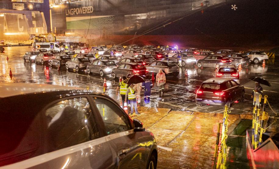 Porto de Paranaguá registra alta de 100% na movimentação de veículos em março