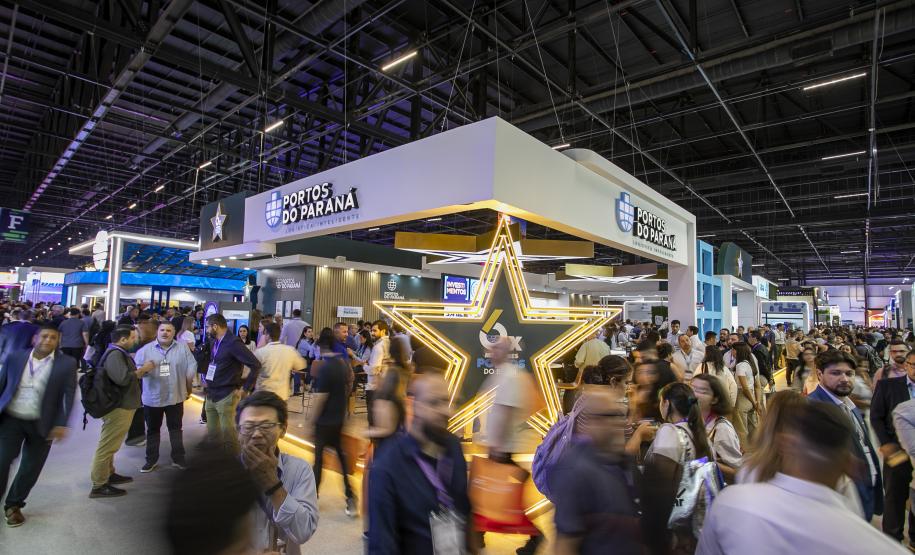 Ministro de Portos e Aeroportos visita estande da Portos do Paraná durante a Intermodal