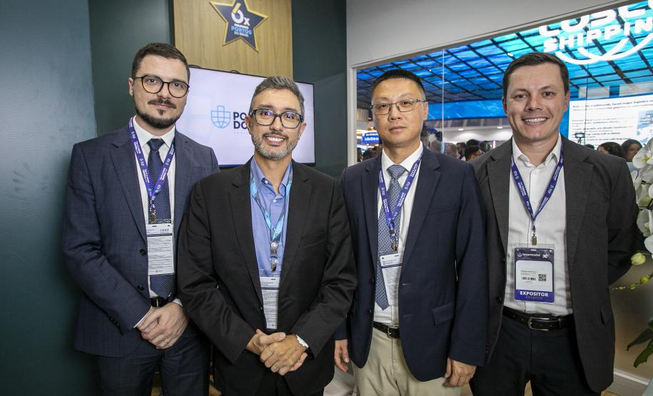 Ministro de Portos e Aeroportos visita estande da Portos do Paraná durante a Intermodal