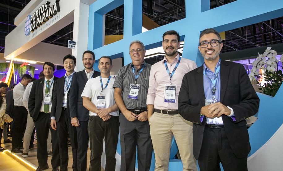 Ministro de Portos e Aeroportos visita estande da Portos do Paraná durante a Intermodal