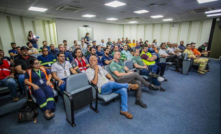 Robô de combate a incêndio é testado no Porto de Paranaguá