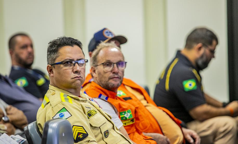 Robô de combate a incêndio é testado no Porto de Paranaguá