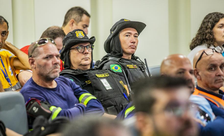 Robô de combate a incêndio é testado no Porto de Paranaguá