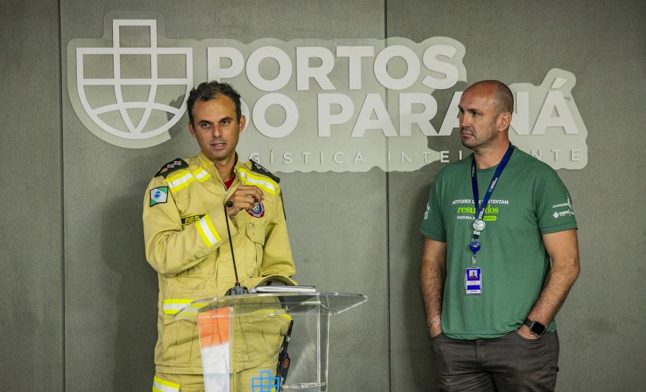 Robô de combate a incêndio é testado no Porto de Paranaguá