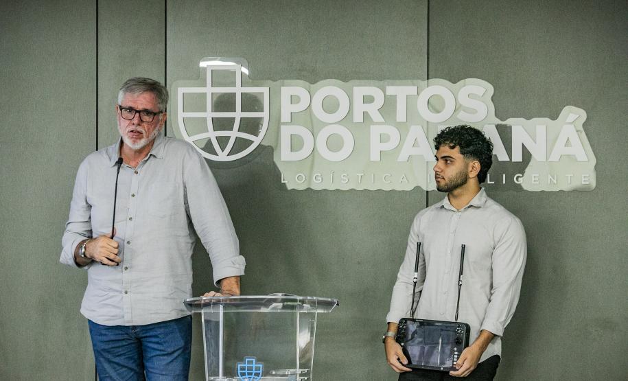 Robô de combate a incêndio é testado no Porto de Paranaguá