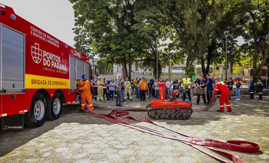 Robô de combate a incêndio é testado no Porto de Paranaguá