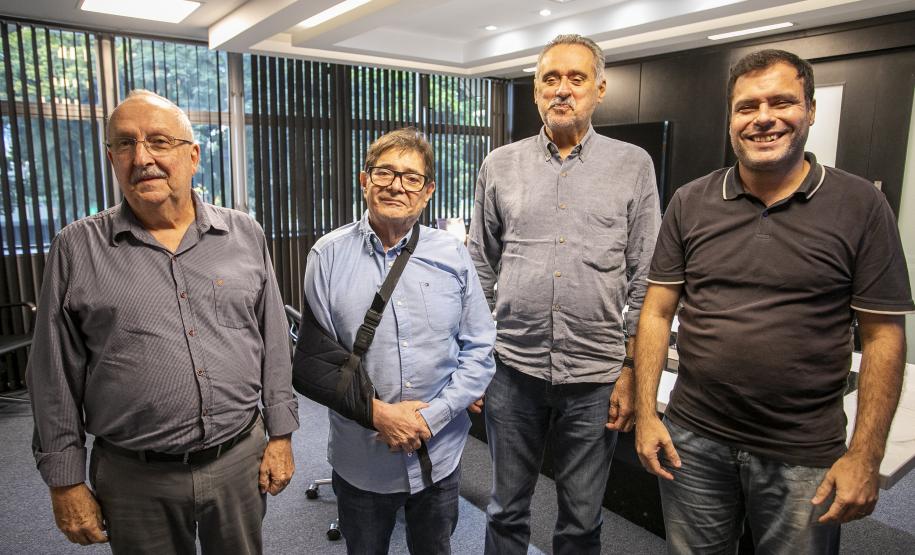 Decanos da Portos do Paraná recebem homenagem na despedida da empresa