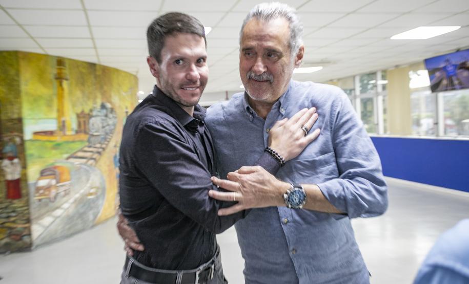 Decanos da Portos do Paraná recebem homenagem na despedida da empresa